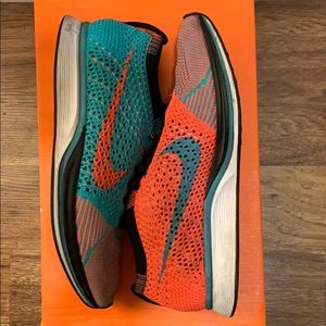 Nike Fly knit Racers - Size 6.5 (Men’s) / 8 (Women’s)